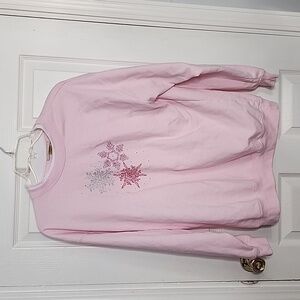 M & C sportswear snowflake sweatshirt